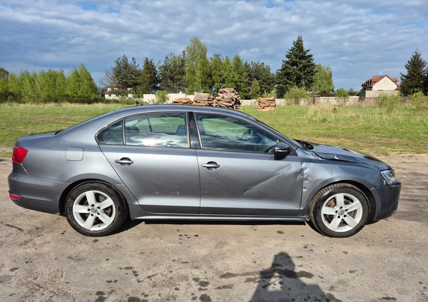 Volkswagen Jetta cena 11900 przebieg: 191232, rok produkcji 2013 z Czersk małe 46